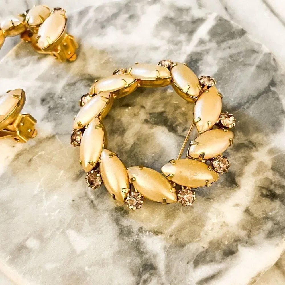 Vintage‎ Demi Parure Brooch Earrings Set Pearl Gold Toned Metal Costume Jewelry